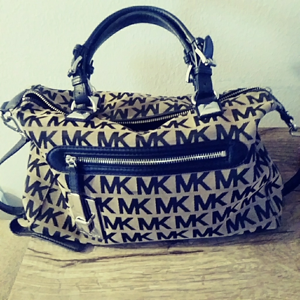Michel Kors purse